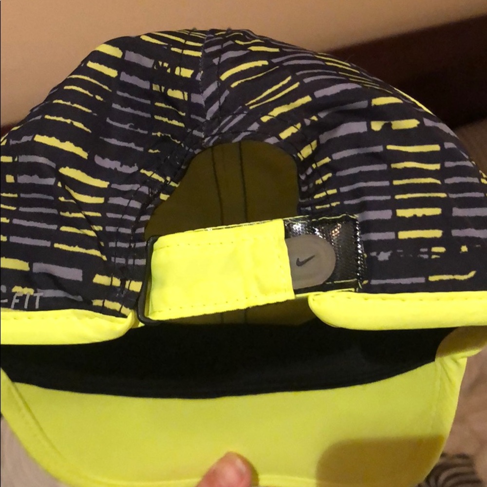 Nike hat - Picture 3 of 3